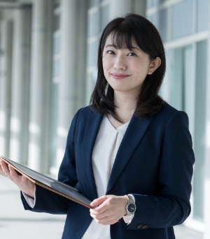 採用